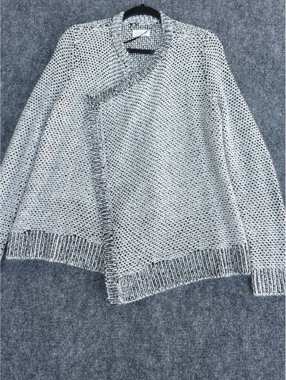 Lou & Grey Size Medium Contrast Cardigan Sweater Acrylic Wool Blend.